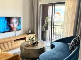 Urban Bleu - Modern 1 Bed Executive Apartment in Sarona Gaborone with WiFi Free Parking and Pool