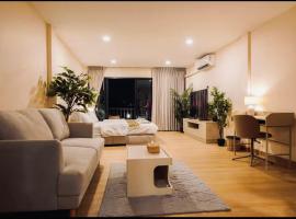 Ningle Place Hotel Pathumthani，Ban Pak Khlong Si的飯店