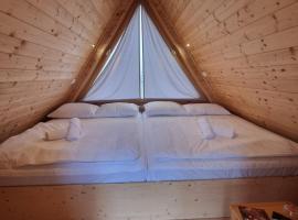 Glamp Pr Kuzuc، فندق في سيركلجي نا جورينجسكيم