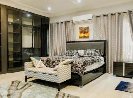 Muna's Residence, hotel a Apenkwa