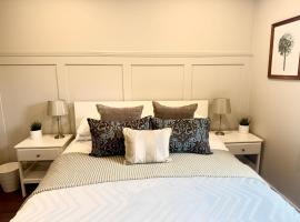 Holly Lodge - 2 x Kingsize bedrooms with private entrance and free parking-new shower room, Hotel in Oban