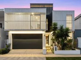 9 Architectural Luxe 4BR Skyhome Pool & Ocean View