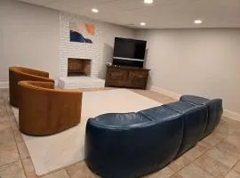 Entire Private 1BR Apartment, Private Entrance, Full Kitchen, Parking