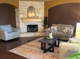 Buda home in the heart of the historic district, отель в городе Бьюда