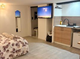 Flat ADB, Hotel in Maintenon