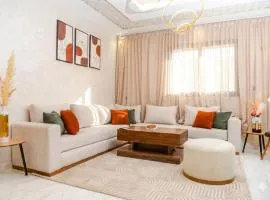 Stylish & Cozy Apartment with Modern Design