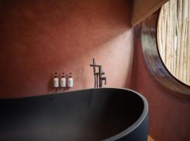 Joud by the Sea Zanzibar, hotel em Mfumbwi