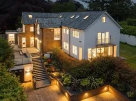 Luxury 8- bed Mansion in Prestigious Alderley Edge