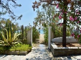 Spacious Maisonette on the eu Blue Beach of Kalogria in Sithonia, Greece num1, готель у місті Калогрія