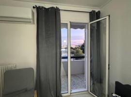 Dimitras Apartment with 3 bedrooms Elefsis, Hotel in Eleusis