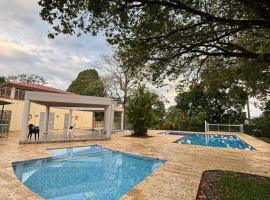 Balcones del Bosque 14 -402, hotel di Restrepo