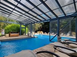 Altos Los Pioneros & Spa, хотел в Вила ла Ангостура