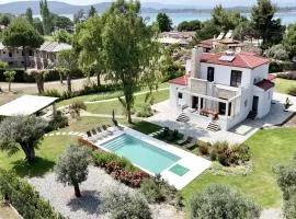 Luxury rental villa for 14 people