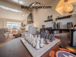 Hot Tub Big Views Private Lot RV Parking Casper, hotell sihtkohas Casper