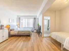 Studio in heart of DT,walk to 2 metros,Concordia