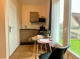 Studio Madrid - Cocon lumineux avec Terrasse en Centre-ville I Rénové 2026