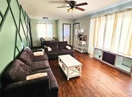 Family Retreat Near MSP & MOA - Yard, Game Room