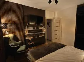 Panoramic top floor retreat with sky city views