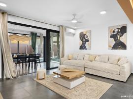 Villa Sabah - Piscine chauffée, Hotel in Saint-Philippe