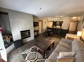 The Meadows- Modern 1BedroomDeck and Fireplace