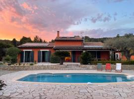Amanaska - villa de charme et piscine privée, hotel i Pignans