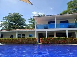 Piscina-jacuzzi-calma-comodidad-Villa Old Havana