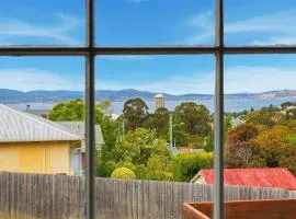 Charming Sandy Bay Stay