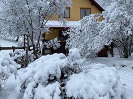 Éden Liget Kulcsosház, отель в городе Izvoare