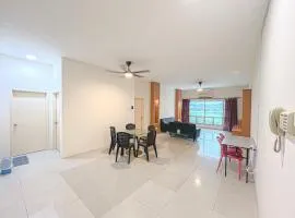 3BR Apartment in Serdang with Pool & Parking