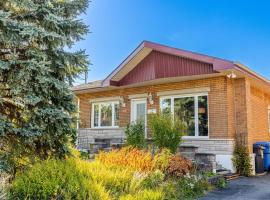 Spacious 4BDRS Entire House near DT, Free Parking, Hotel in Longueuil