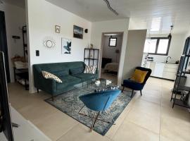 Villa des Lys - comfort and chic, hotel u gradu 'Ducos'