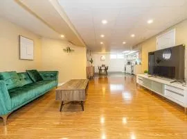 Spacious 2BDRs Apt,ALL NEW! Close to DT , 1 parking