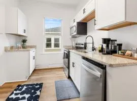 Urban 1BR Bungalow Fire Pit Near 5 Points