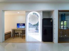 Villa LaMoon – hotel w mieście Sattahip