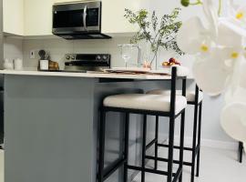 Urban Serenity Studio, hotel in Mandeville