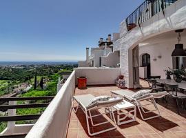LAG - Spacious townhouse with private jacuzzi, hotel a Benahavís