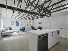 Spacious & Cozy 3-Bedroom Home- The Blue Dream, Hotel in Riverdale