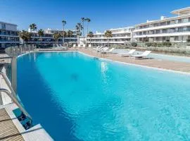 TE- Luxury resort front line beach families only