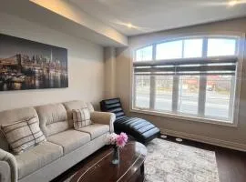 3bed Bright Oakville Townhome with balcony, office