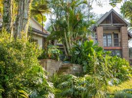 Black n Whyt Villa, hotel a Kloof