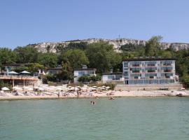 Hotel Oasis - Beach Access, hotel din apropiere 
 de Thracian Cliffs Golf & Beach Resort, Balcic