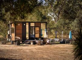 Womburra Vineyard Tiny Stay by Tiny Away, hotel a Redbank