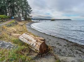 Oceanside Nature Resort، فندق مع مسابح في Nanoose Bay