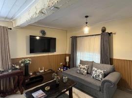 Cozy 3 Bedroom Cottage With Private Compound in Karen, vil&middot;la a Nairobi