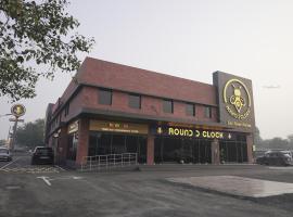 Round D Clock, IGI Airport, Hotel in Neu-Delhi