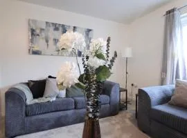 2-Bed Apt, Walsall & Wednesbury,Sleeps 4, Parking