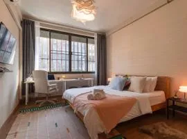 Walk2BTS, KingBed, FastWiFi, FreeLaundry, Netflix