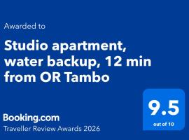 Studio apartment, water backup, 12 min from OR Tambo, hôtel à Germiston