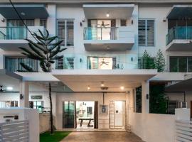 Seafront 5BR Landed Home 14 Pax with Ocean Seaview & Netflix WiFi, Hotel in Bayan Lepas