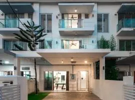 Seafront 5BR Landed Home 14 Pax with Ocean Seaview & Netflix WiFi